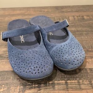 Vionic blue suede Mary Janes 8 nice!!